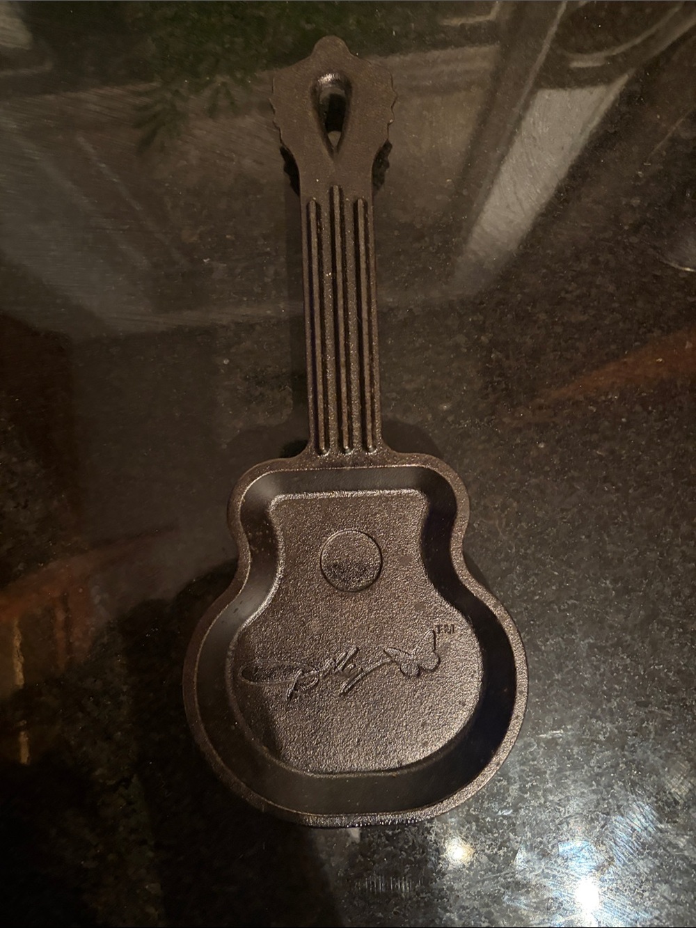Cast Iron Guitar-Shaped Skillet - Black